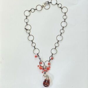 Glass bead necklace with pink crystal details